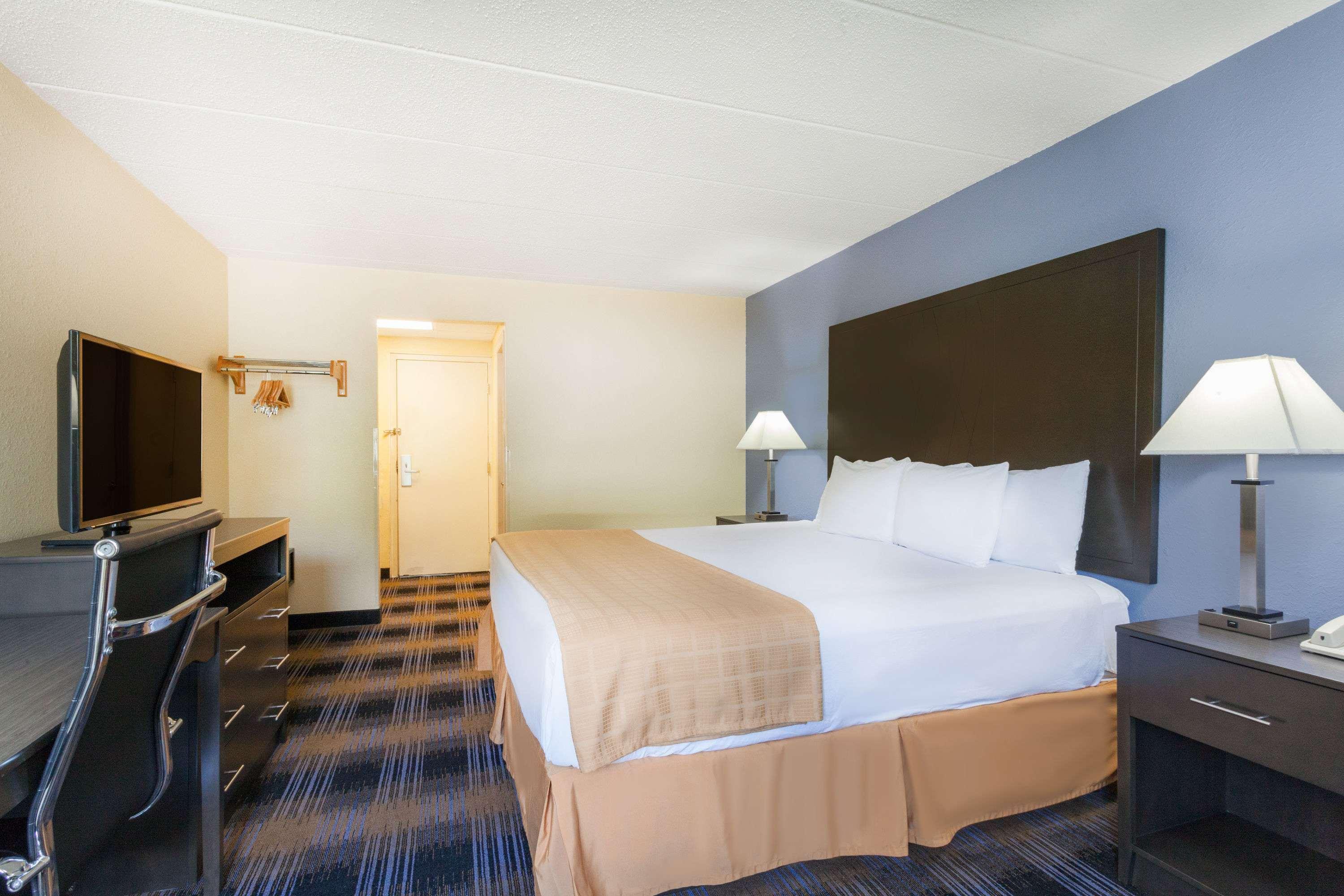 Days Inn By Wyndham Wilkes Barre Экстерьер фото