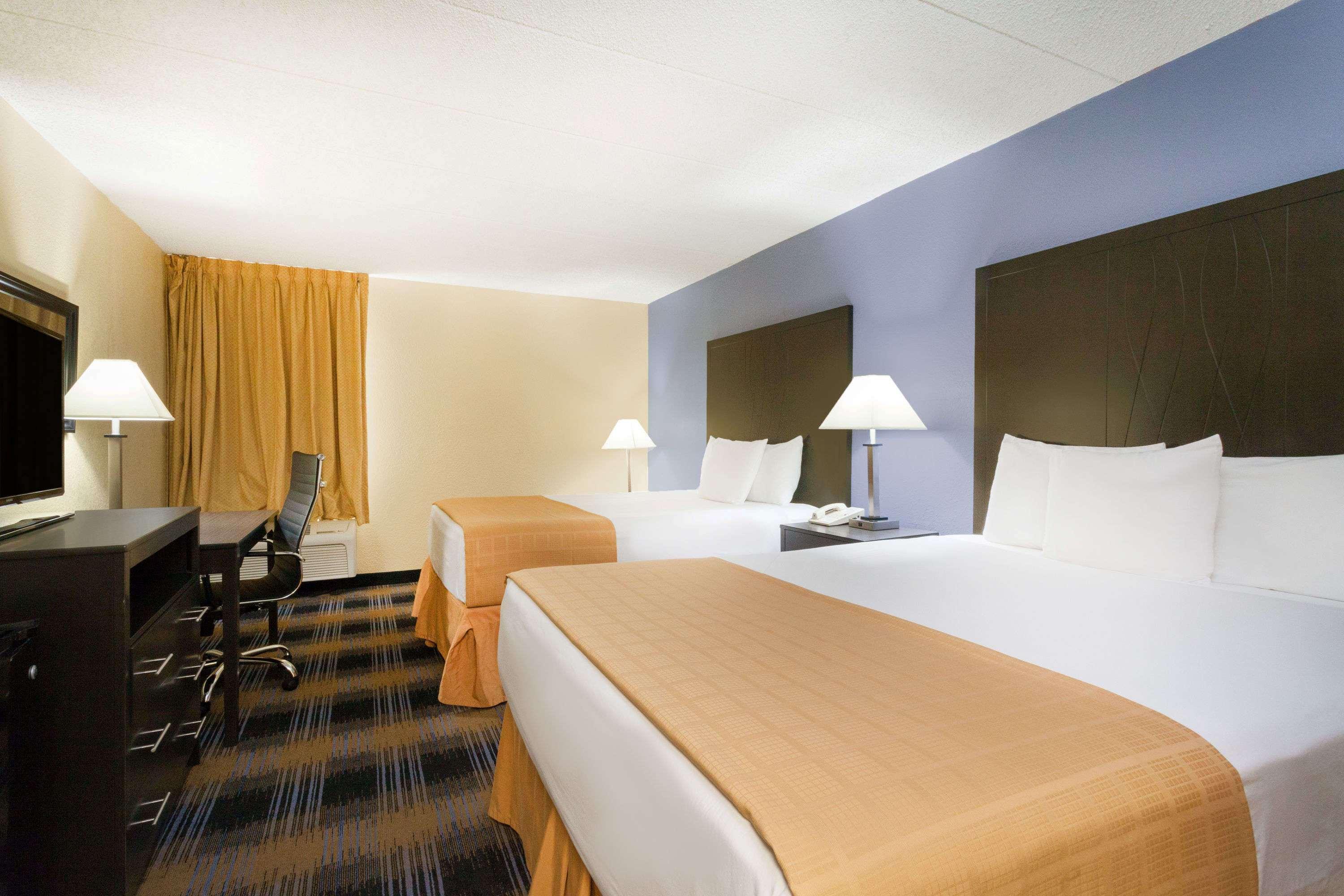Days Inn By Wyndham Wilkes Barre Экстерьер фото
