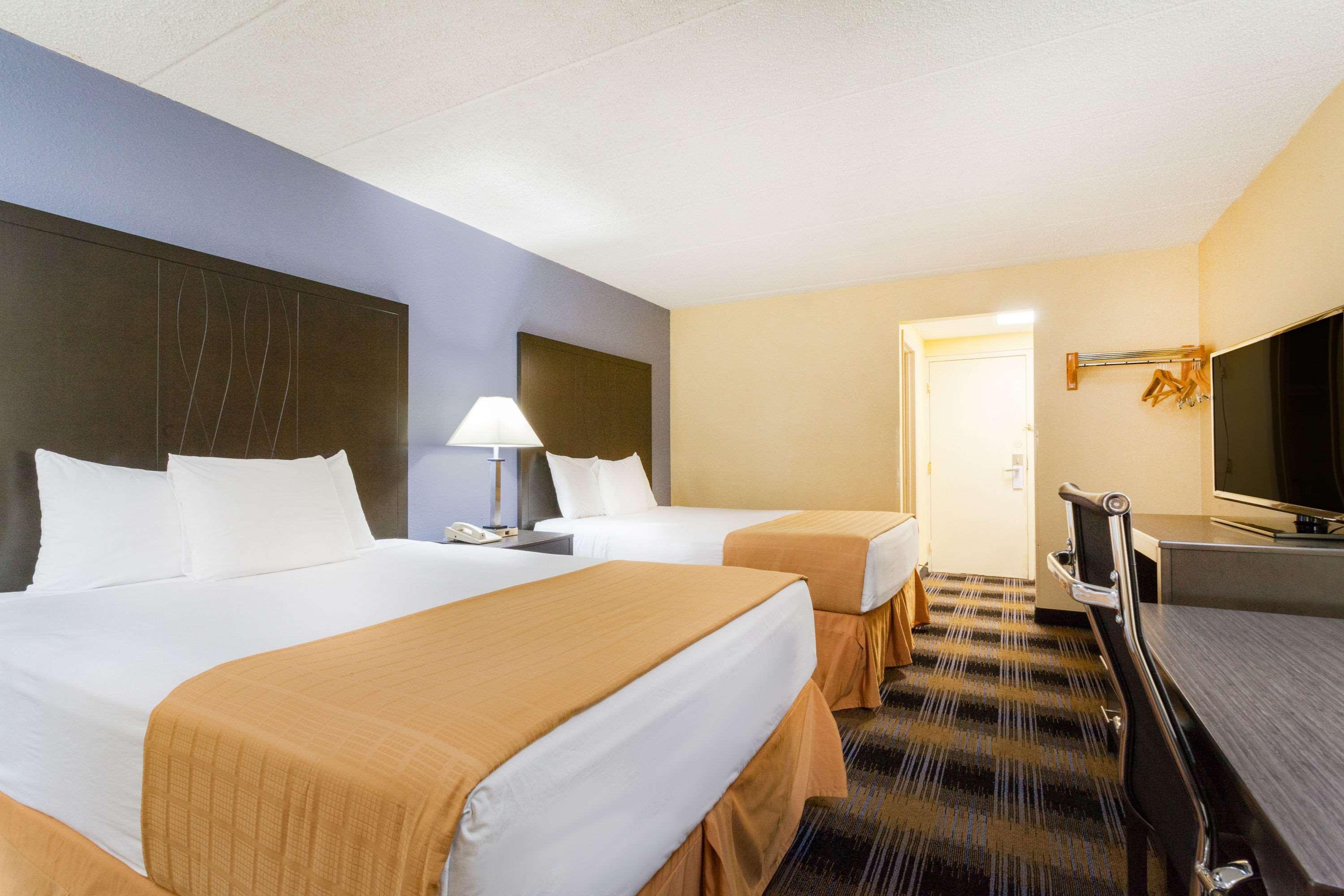 Days Inn By Wyndham Wilkes Barre Экстерьер фото