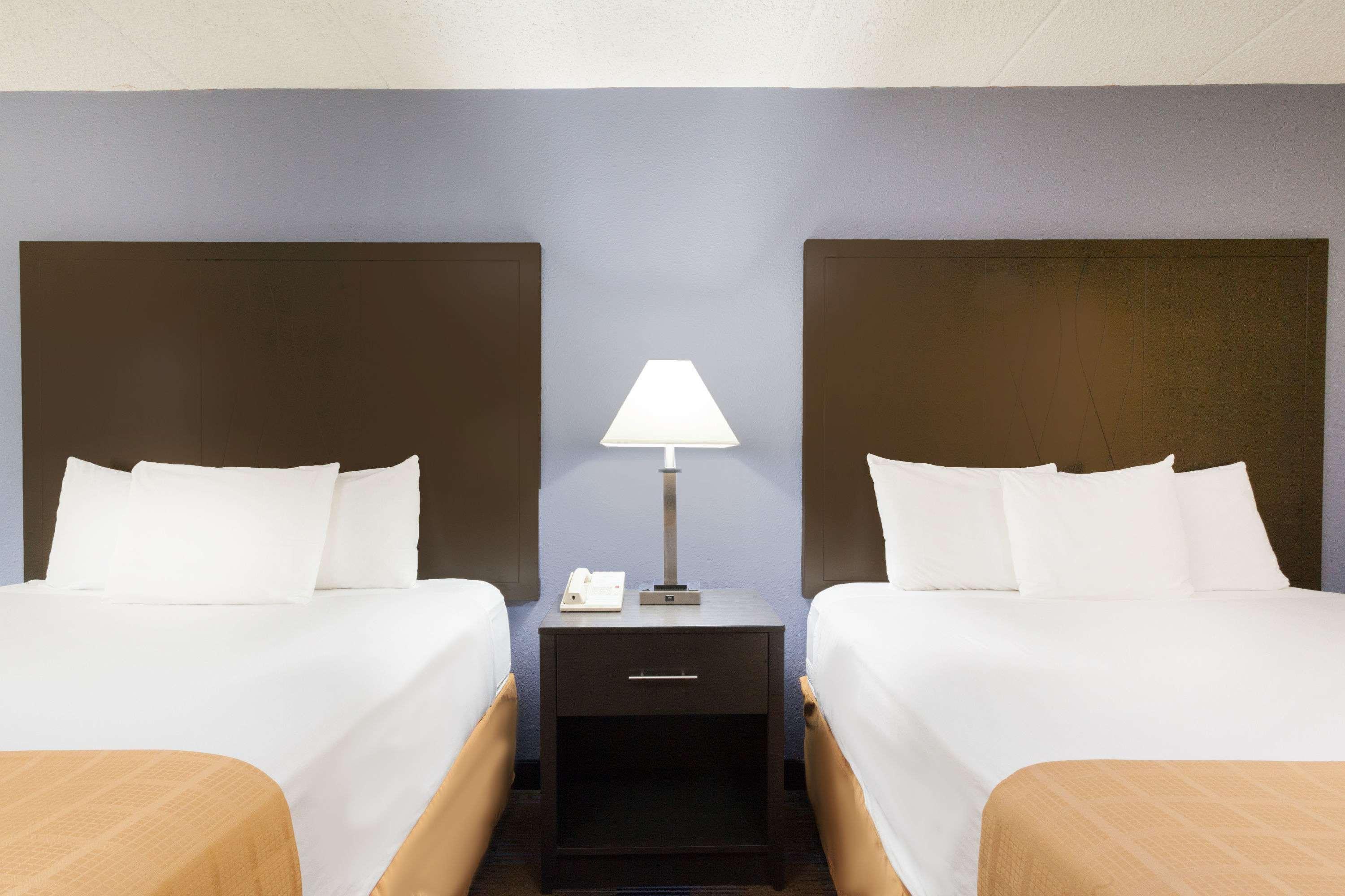 Days Inn By Wyndham Wilkes Barre Экстерьер фото