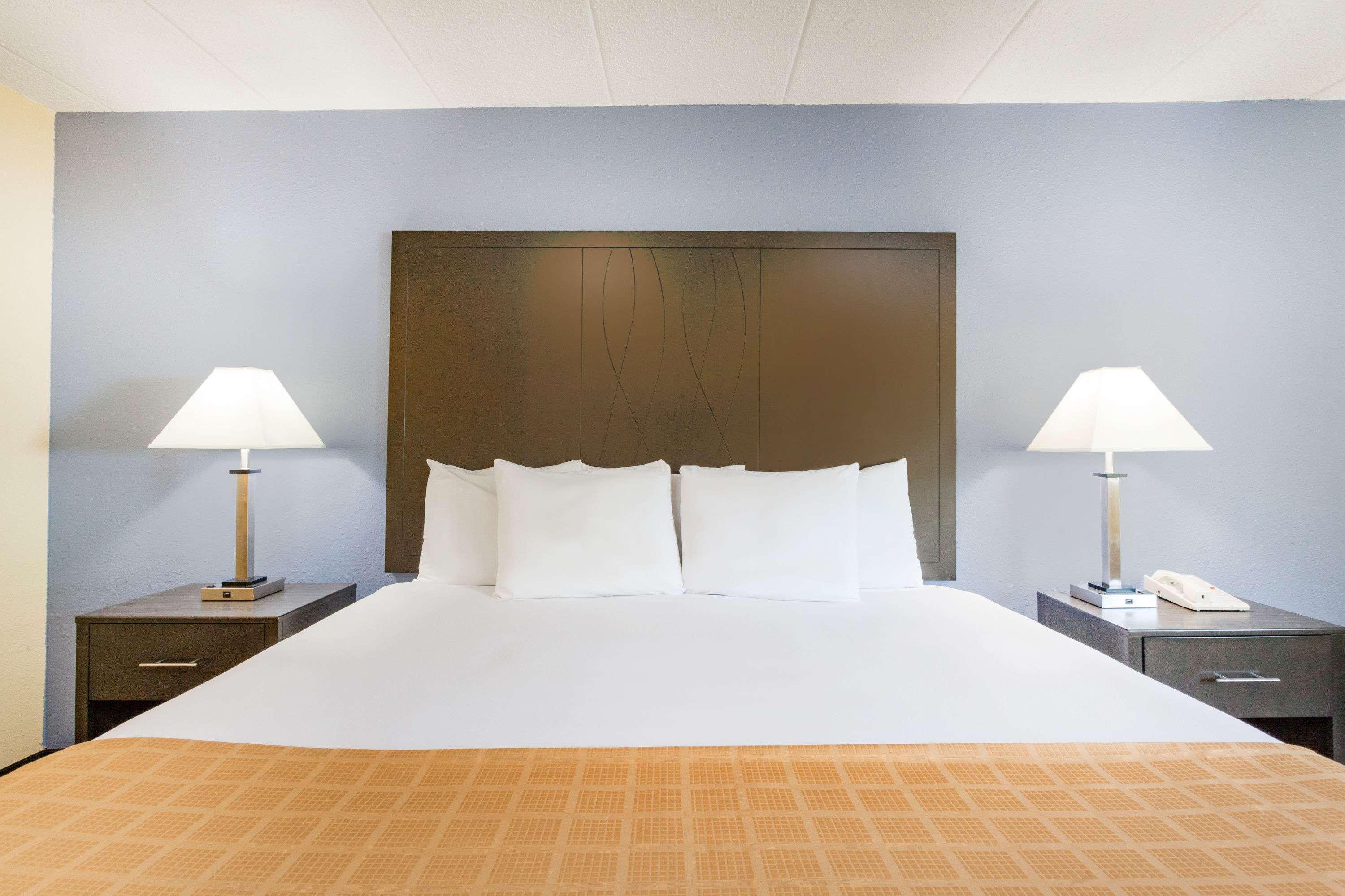 Days Inn By Wyndham Wilkes Barre Экстерьер фото