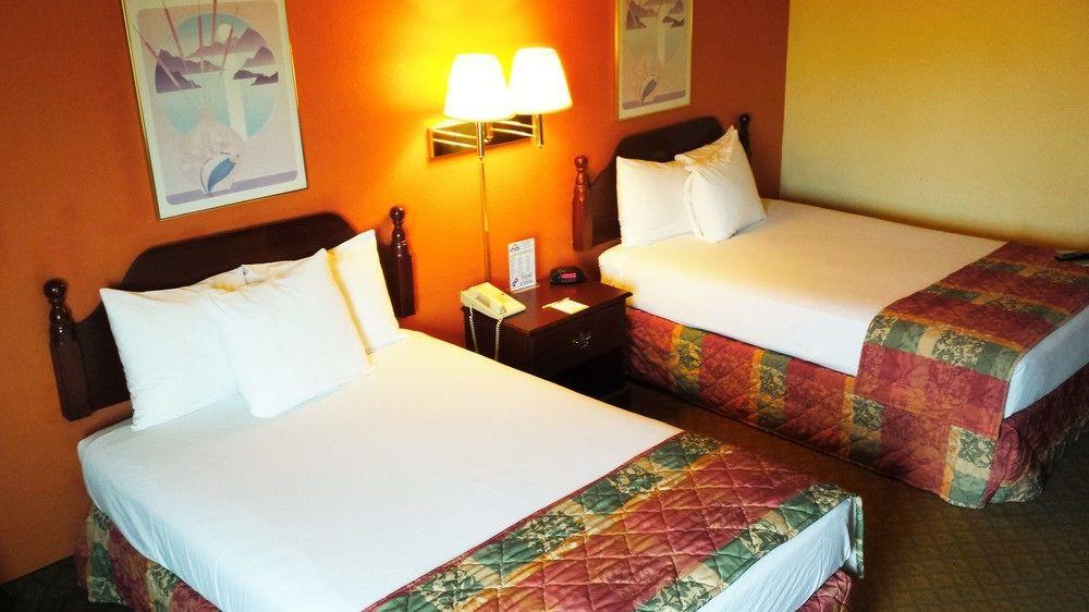 Days Inn By Wyndham Wilkes Barre Экстерьер фото