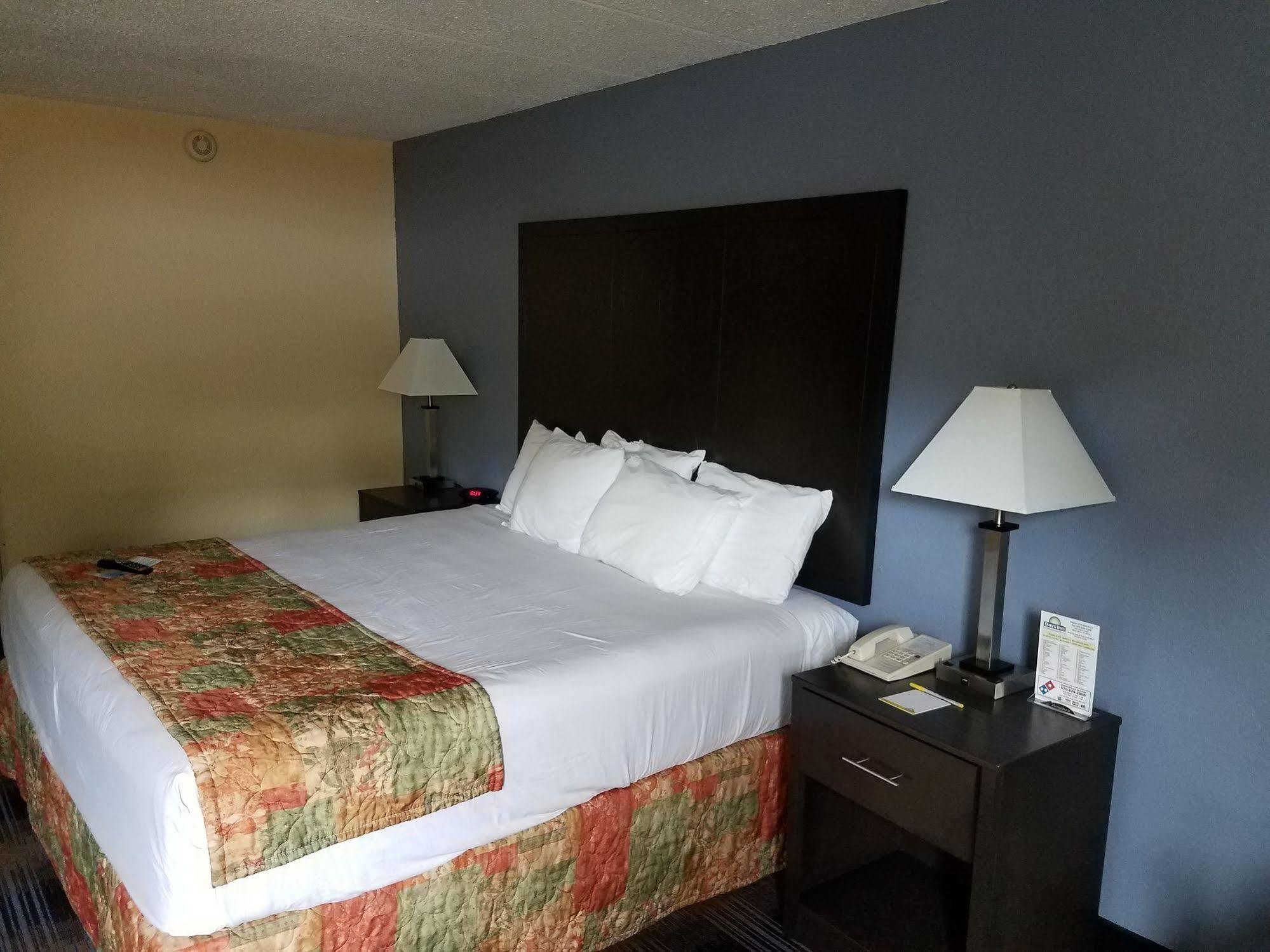Days Inn By Wyndham Wilkes Barre Экстерьер фото