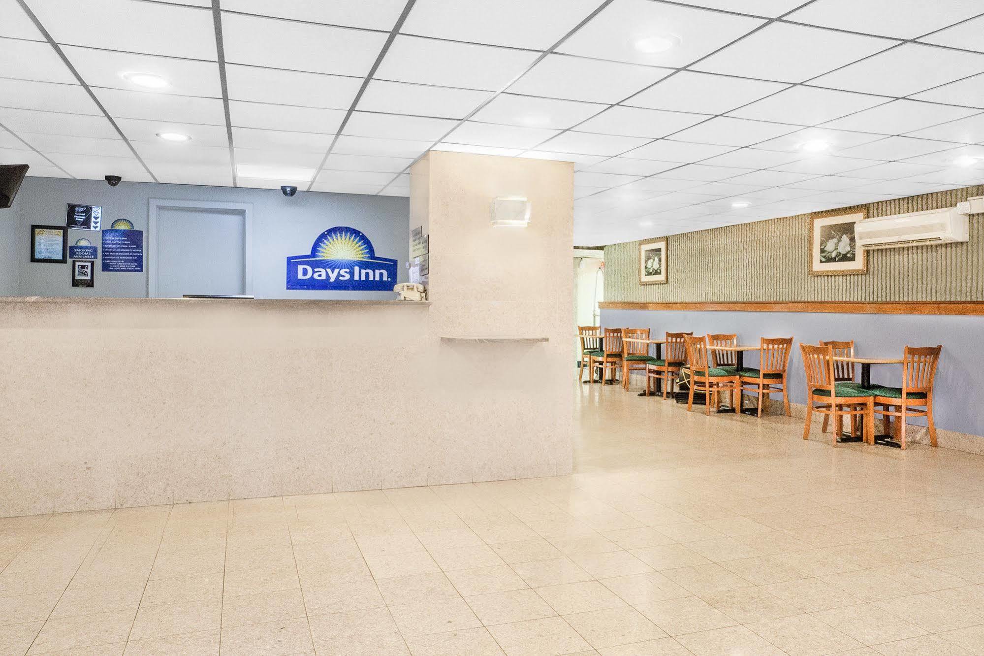 Days Inn By Wyndham Wilkes Barre Экстерьер фото
