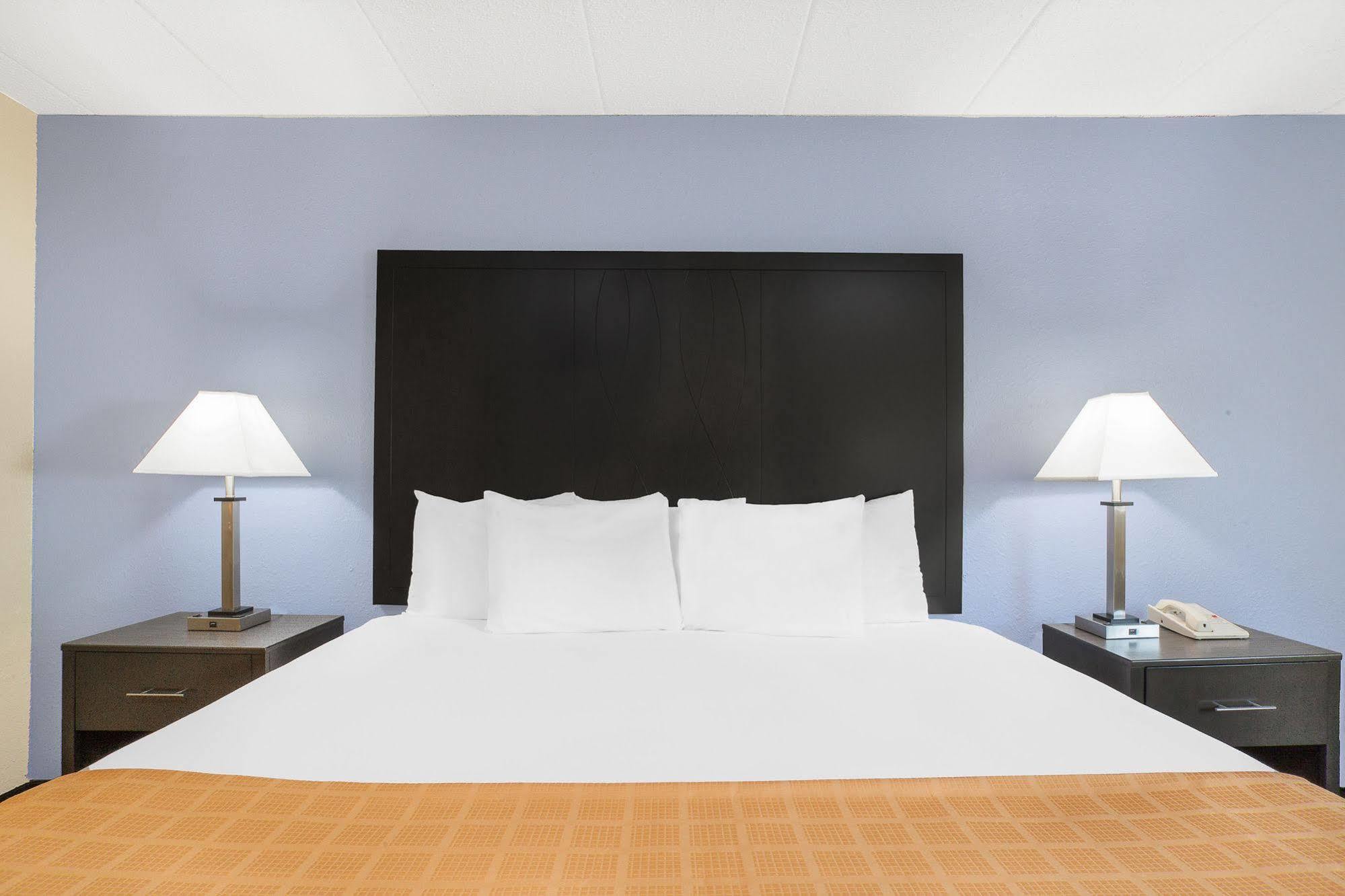 Days Inn By Wyndham Wilkes Barre Экстерьер фото