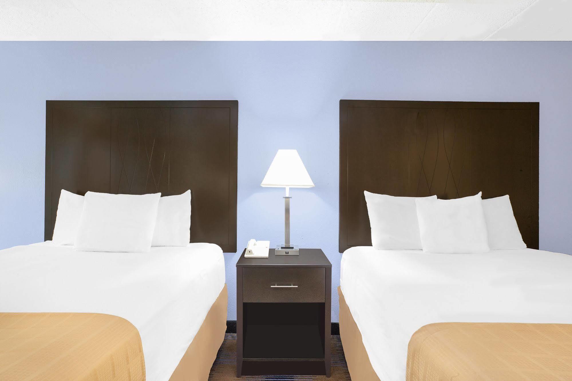 Days Inn By Wyndham Wilkes Barre Экстерьер фото